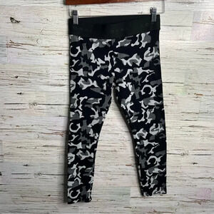 Koral Knockout Cropped Legging Black Camo size medium gray black
